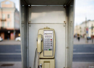 Таксофоны возвращаются: Госдума предложила革новую связь в стиле СССР