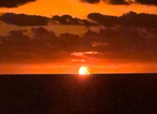 Российский газовоз в огне: Украинские морские дроны атаковали судно теневого флота в Средиземном море