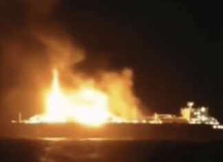 Горящий газовоз Arctic Metagaz: Загадочное ЧП в Средиземном море поставило под удар проект «Арктик СПГ-2»