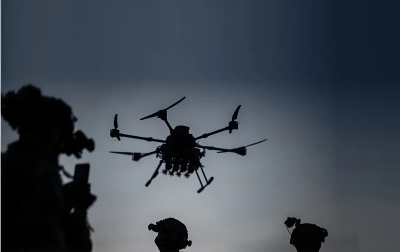 Украинский дрон "Баба-яга" сбросил на группу российских офицеров три мины