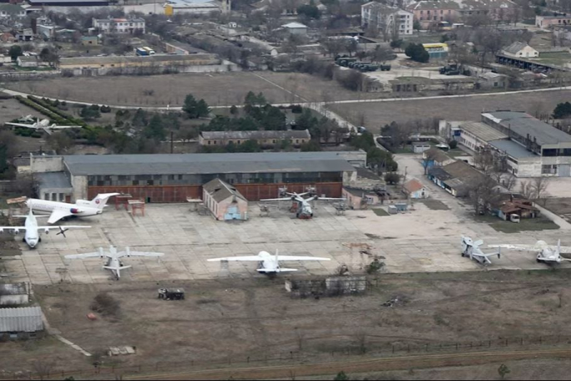 Украинская атака разгромила стратегический авиазавод в Крыму: два цеха уничтожены