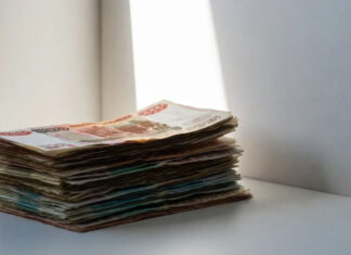 Госрезервы тают: Минфин распродает золото и юани на фоне войны и санкций