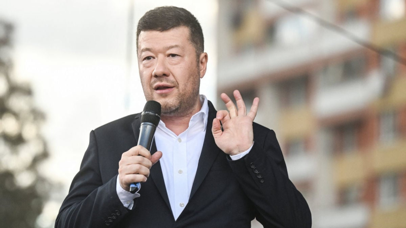 Томио Окамура выступает с заявлениями