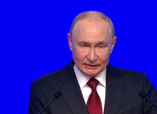 В Сети проанализировали исторический конфуз Путина: почему речь о триколоре на съезде «Единой России» вызвала шквал критики