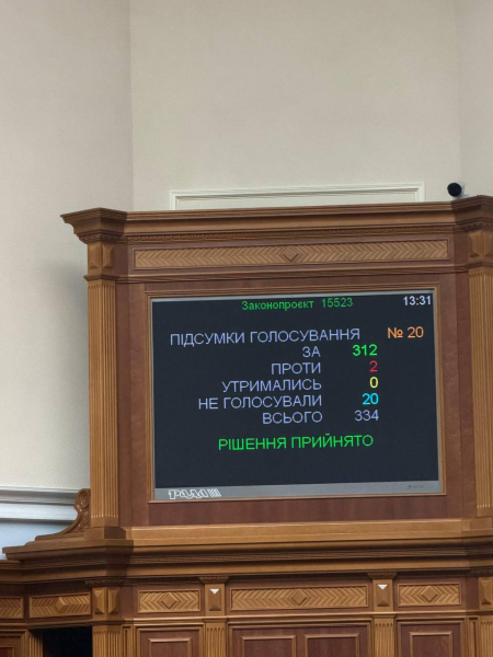 Евгений Хмара во время встречи с парламентариями