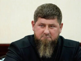 Кадыров передвигается с посторонней помощью: новые кадры подтверждают ухудшение здоровья главы Чечни