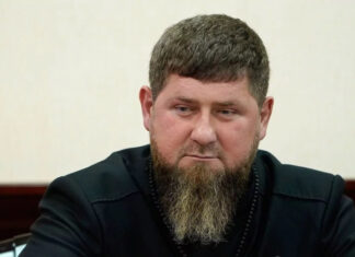 Кадыров передвигается с посторонней помощью: новые кадры подтверждают ухудшение здоровья главы Чечни