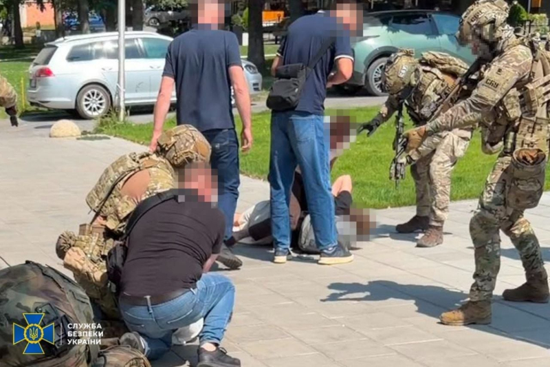 В Черновцах СБУ задержала иностранных граждан, завербованных спецслужбами РФ для диверсий