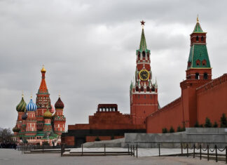 Топливный коллапс в России: бензин исчез с 70% заправок из-за провала поставок из Беларуси и Индии