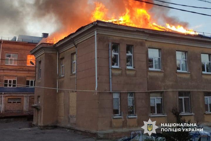 В Славянске разрушен подъезд многоэтажки, на Киевщине пожары – последствия атаки РФ утром 31 августа