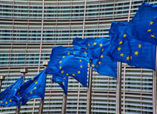 В Еврокомиссии раскрыли сценарии экстренного расширения помощи Украине на фоне дефицита в $27 млрд
