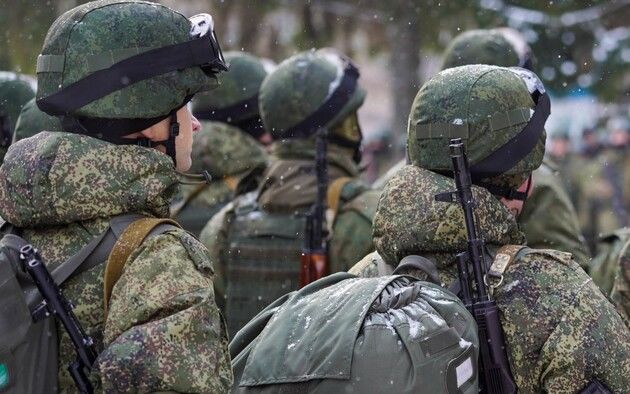 Кремлевские чиновники прячут родственников за границей, опасаясь новой мобилизации, – Bloomberg