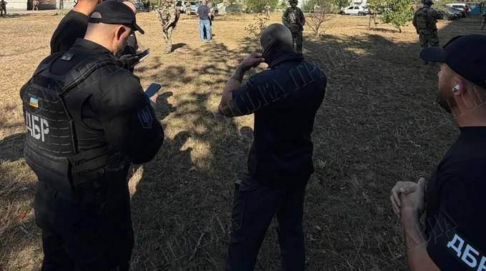 На спецгруппу СБУ напали вооруженные люди во время спецоперации по срыву теракта ФСБ: есть раненые