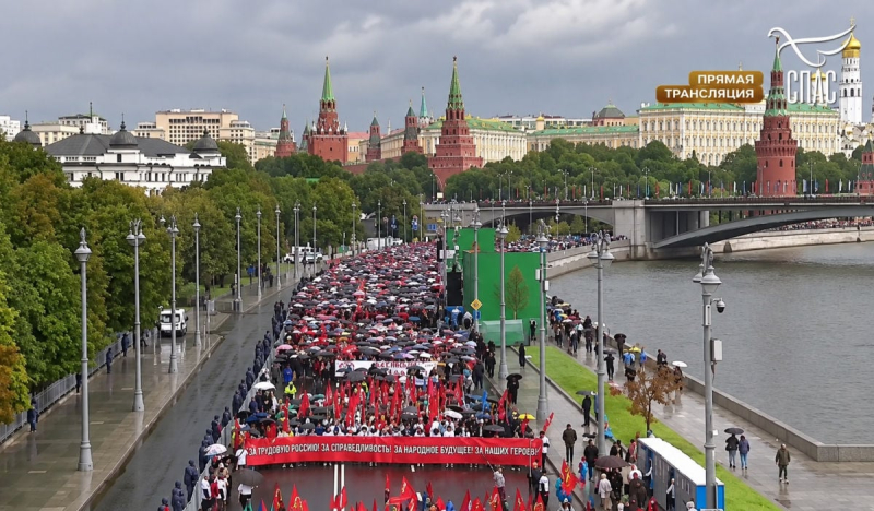 По Москве пронесли останки погибшего правителя Московии, прося помощи в войне с Украиной