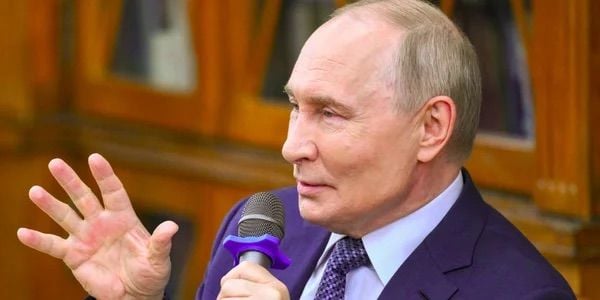Путин объяснил свою странную аналогию с косатками