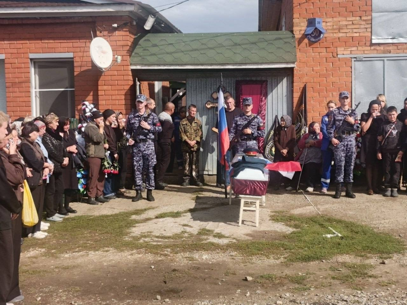 Ракетный удар по центру Донецка: фото похорон и некролог подтвердили тяжелую потерю для РФ