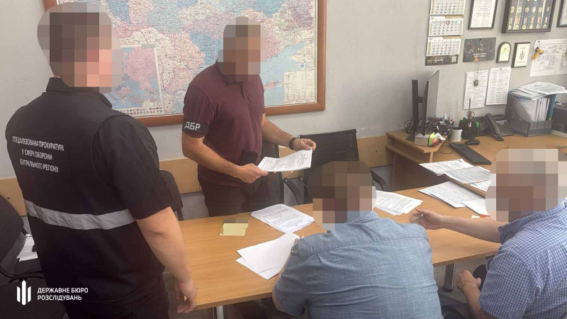 Удары по селу Мила: чиновника СБУ, незаконно разместившего склад боеприпасов, отправили под арест