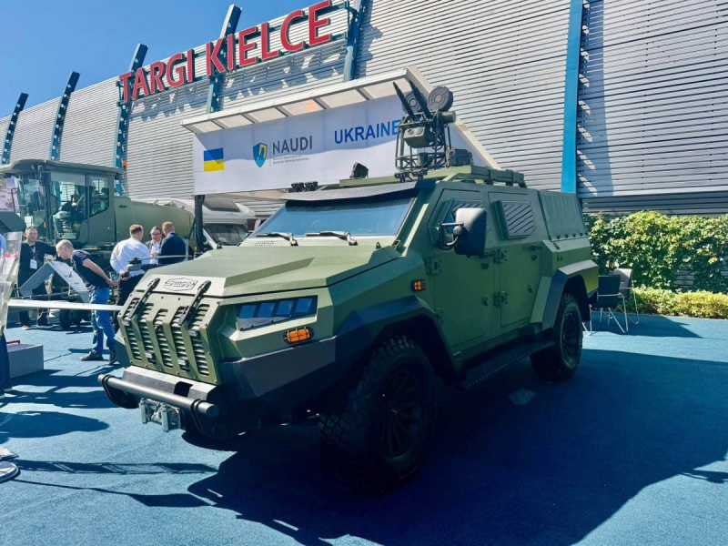 Украинская бронетехника представила бронеавтомобиль Сайгак-1