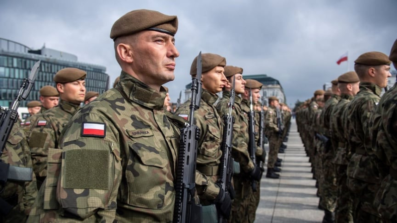 В Польше центры рекрутинга рассылают гражданам мобилизационные карточки – названы причины