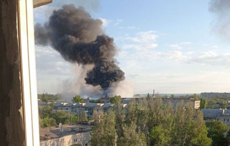 Взрывы и масштабный пожар: Украина атаковала оккупантов в Донецкой и Луганской областях