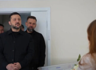 Зеленский посетил киевский роддом: президент подчеркнул важность мирного рождения детей после ракетного удара