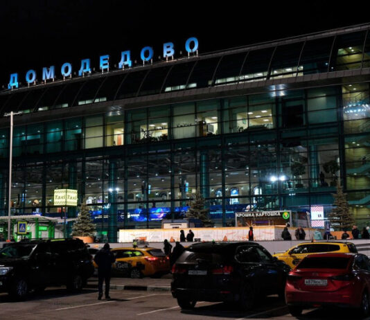 Дроны парализовали московское небо: 62 рейса отменены, сотни задержаны, авиахаос нарастает