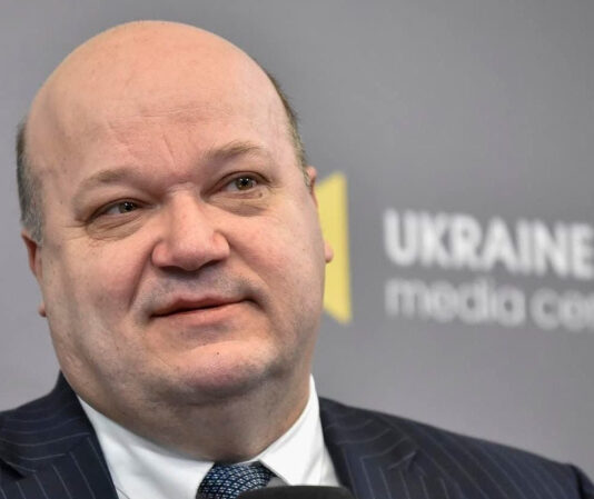 Дипломат Чалый: Украина может наносить удары по Беларуси и уничтожить НПЗ, но не делает этого