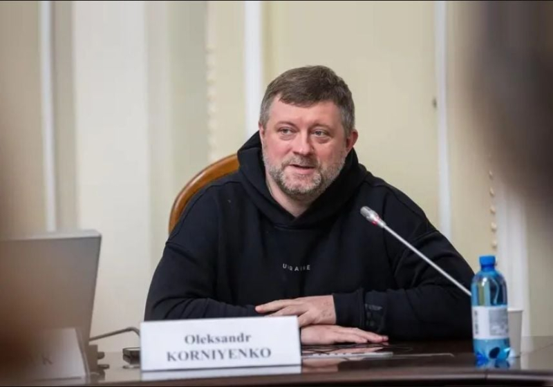 Еще двое "слуг народа" сбежали из Киева перед ключевым для Украины голосованием в Раде