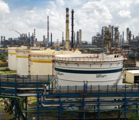 Индия отворачивается от российской нефти: как скачок цен и ближневосточные поставки обрушили импорт до пятилетнего минимума