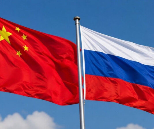 Китай углубляет поддержку ВПК России: как санкции подталкивают производство чипов и станков за рубеж