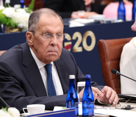 Министр иностранных дел Великобритании Эд Милибэнд жестко отчитал Лаврова на G20: «Вы не победите в этой войне»