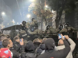 Белград празднует: Полиция покидает центр города после признания Вучичем поражения на выборах