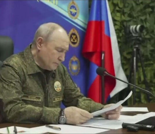 Путин вновь примерил военную форму: аналитики разоблачили пропаганду Кремля о ‘победах’ на фронте