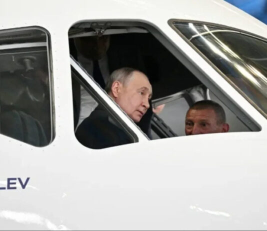 Инцидент в небе: Дрон ВСУ вынудил самолет Путина изменить курс и отложить посадку в Москве