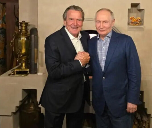 Кремль раскрыл детали «случайной» встречи Путина и Шредера в день рождения президента