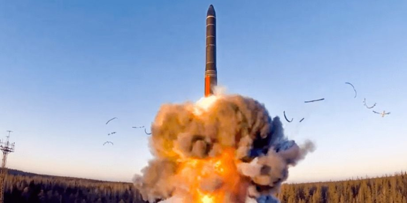 США снова подставили Украину на фоне баллистического удара РФ по Киеву