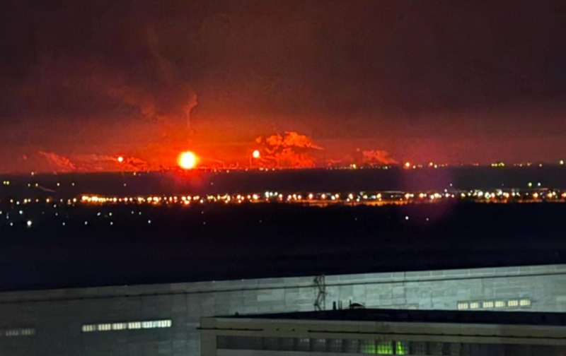 Украина разбомбила НПЗ компании "Лукойл" возле Волгограда – в Сети показали прилет