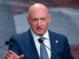 Сенатор Марк Келли резко отреагировал на комплименты Путину: «В каком мире он гуманист?»