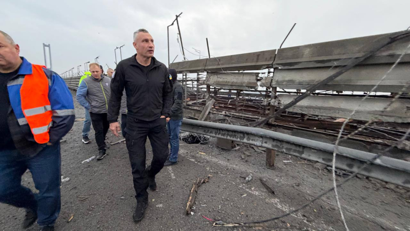 Повреждения Южного моста в Киеве