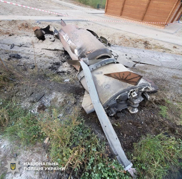 В Киеве обнаружили неразорвавшуюся баллистическую ракету — полиция и ГСЧС извлекают боевую часть