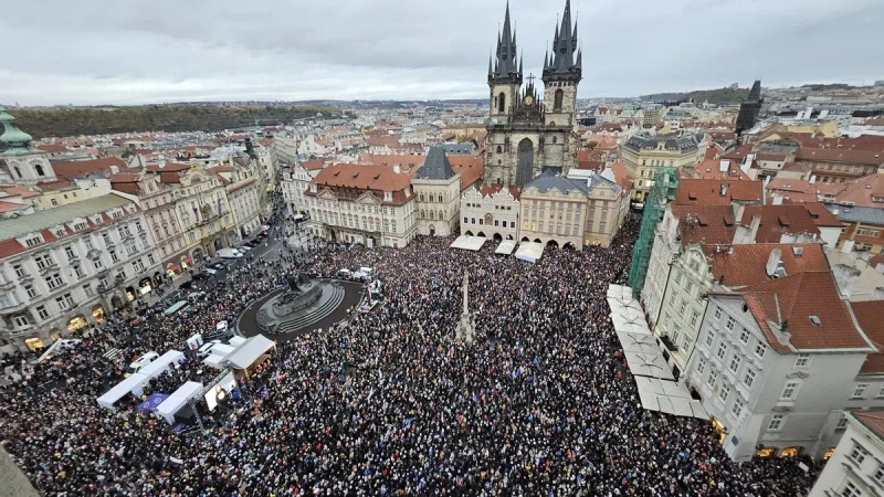 В Праге тысячи человек вышли на митинг против правительства Бабиша
