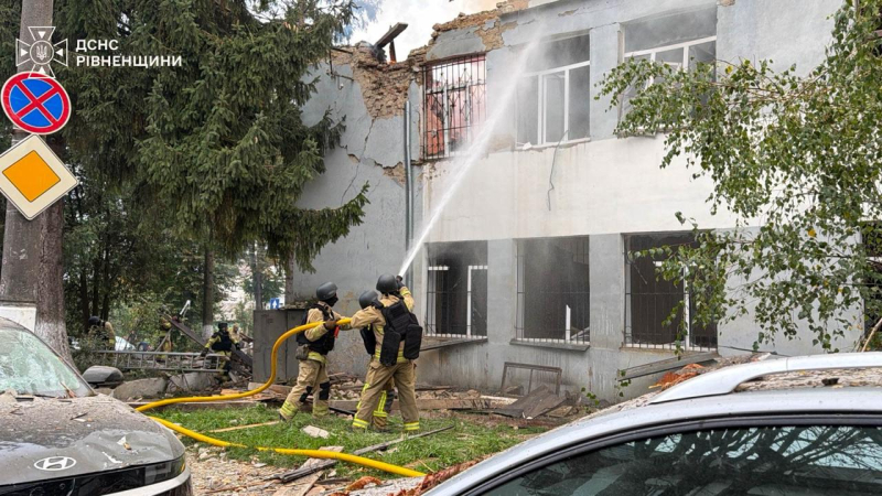 В Ровно после атаки РФ сильно повреждено здание учебного заведения, количество пострадавших возросло