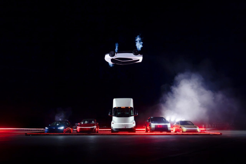 В США представили новый Roadster: электрокар Tesla выполнил трюк, который не под силу обычным авто