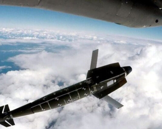ВСУ применили две авиабомбы AASM-250 HAMMER против российских войск: кадры удара по интернату