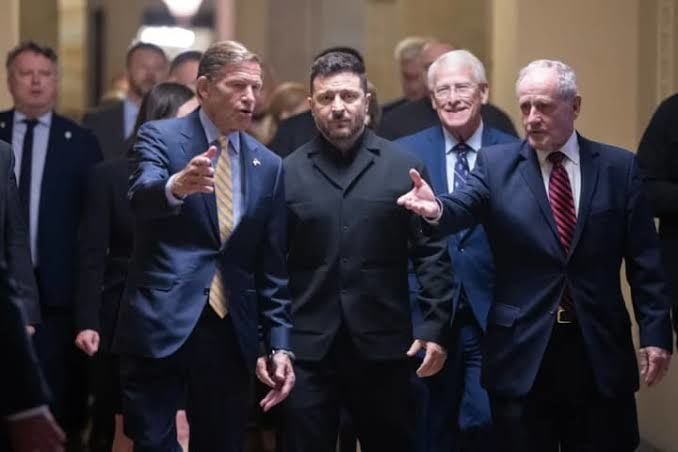 Зеленский обратился к сенаторам США с резкой просьбой о Трампе – Axios