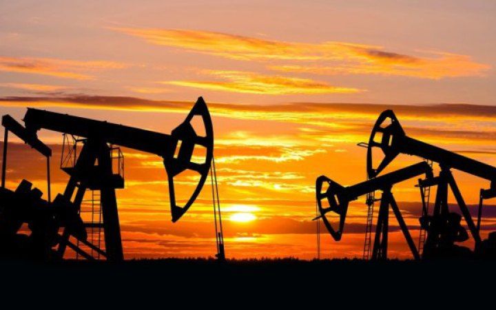 ОПЕК+ на радость Трампу наращивает темпы добычи нефти: рынок "сдержал удар", но готовится к падению