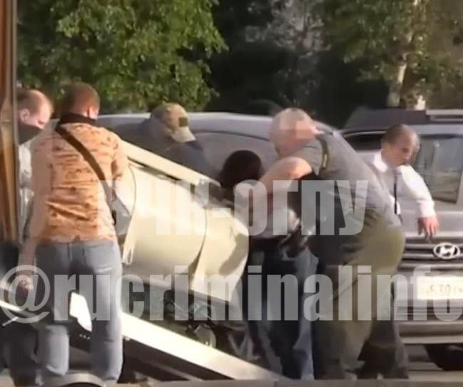 ​Переполох в Москве: в машине офицера Генштаба РФ найден предмет, похожий на бомбу