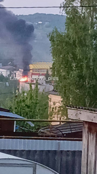 Производит полупроводники и другую военную продукцию: дроны атаковали завод в Болхове в РФ — кадры